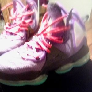 Nike Lebron XIX 19 "DJ BRON" Size 10 1/2  Wild Berry